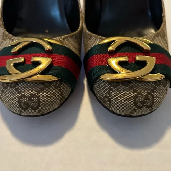 Gucci Women's GG Canvas Pump in Beige with Signature Web Stripe - Picture 2 of 5